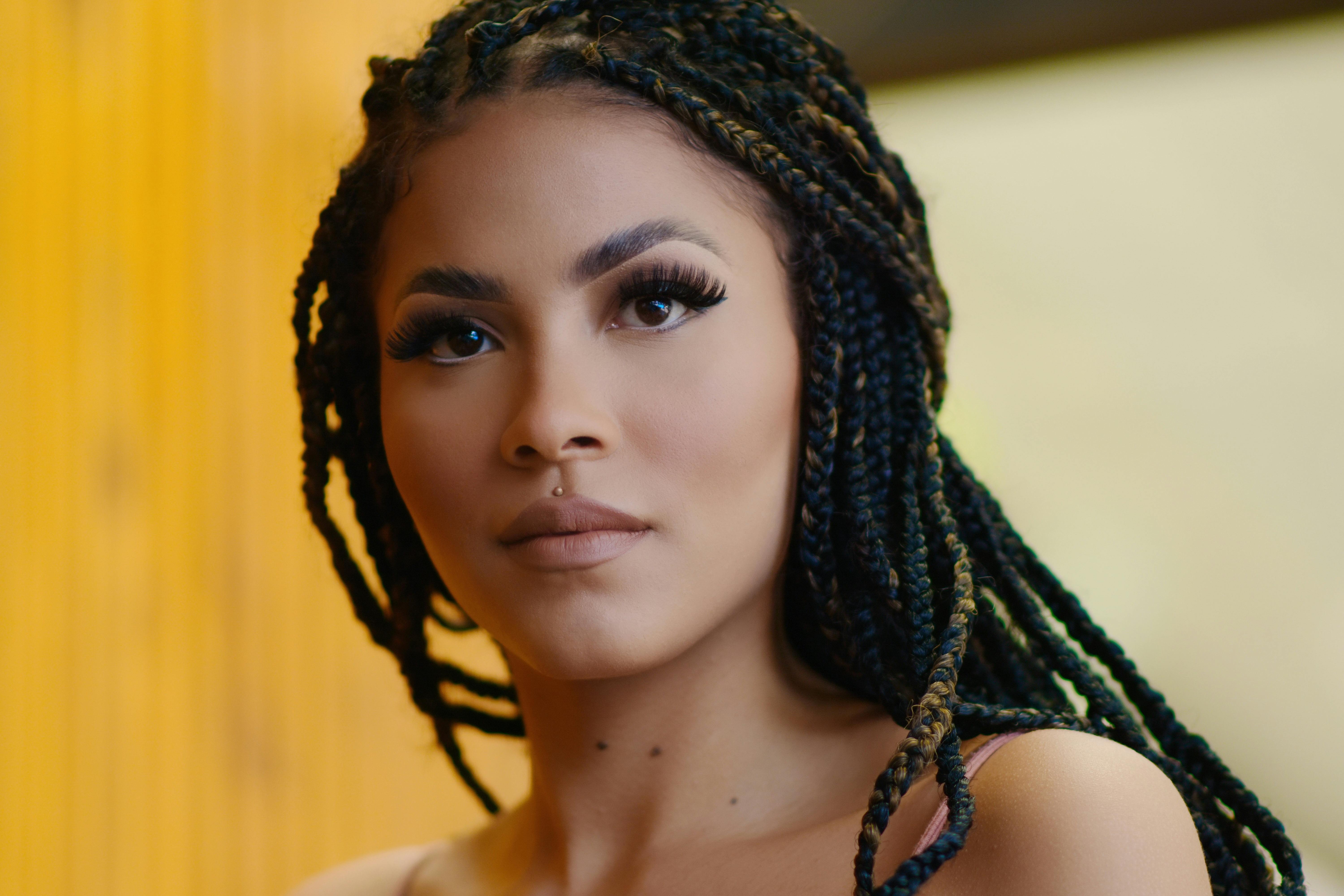 菠萝高清电影推荐海报：电影质感画面