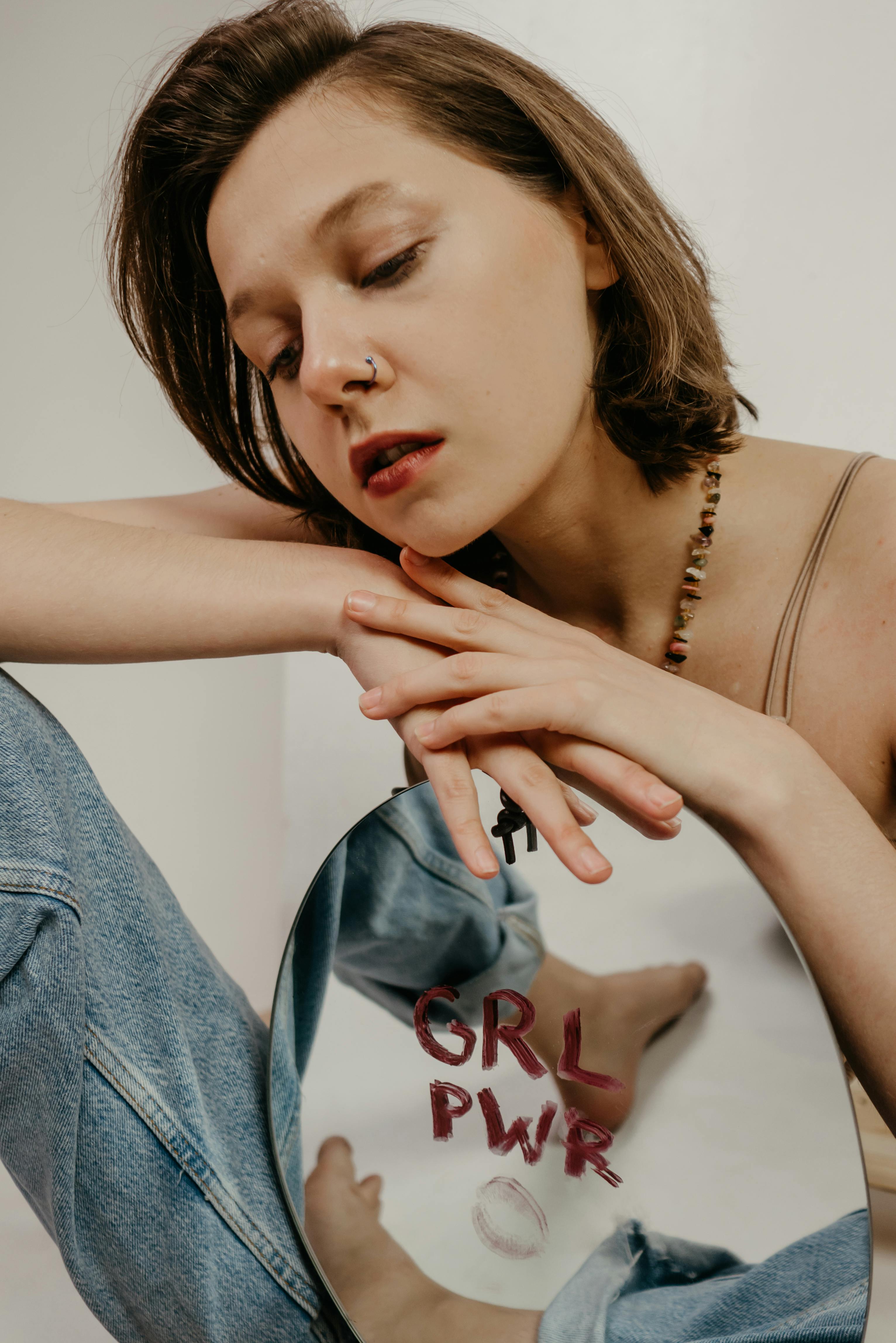 《苔藓之约》海报：绿色质感与细节